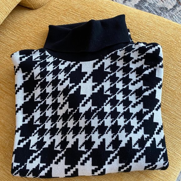 H&M Black and White Loose and Comfy Sweater - Picture 5 of 5